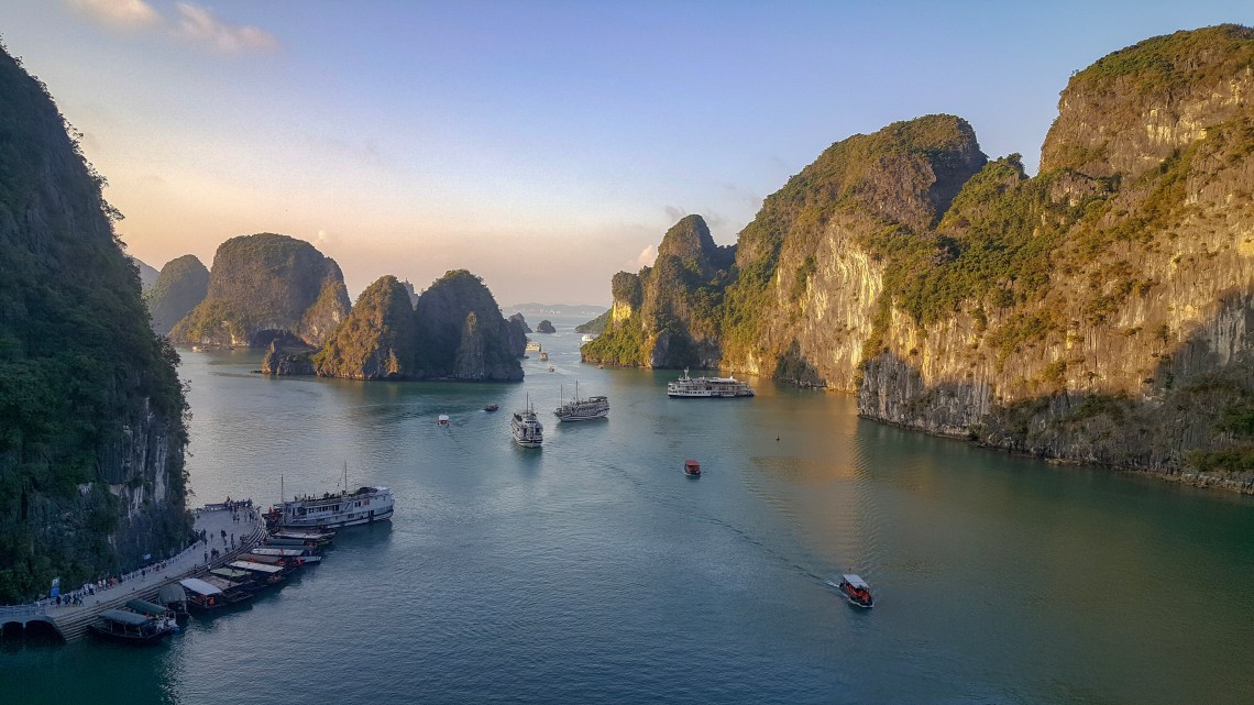 Halong_Bay_3